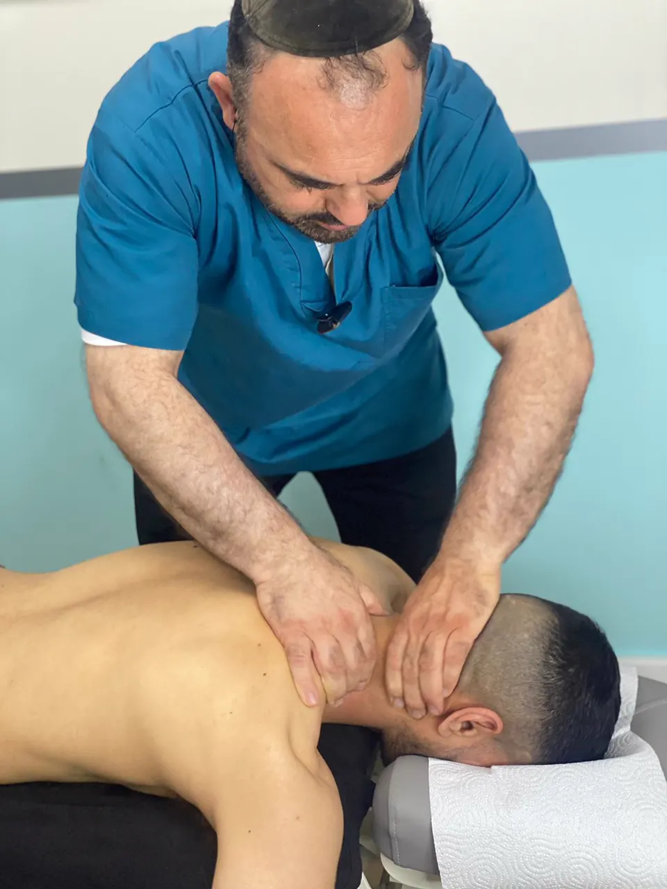 ד״ר יובל סולומון בקליניקה