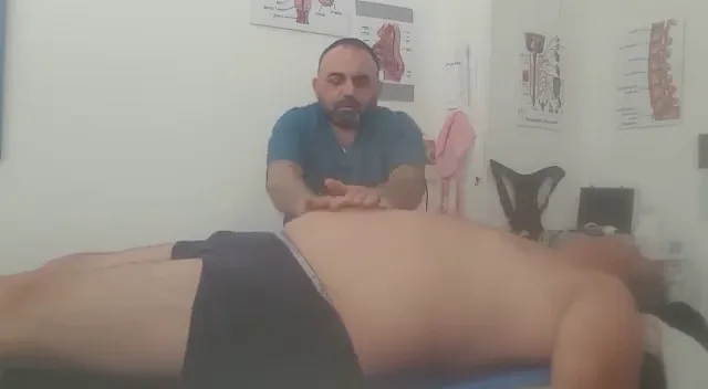 תמונה מתוך סרטון: טיפול אוסטאופתי בקליניקה